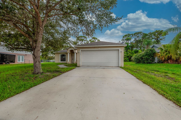 1990 SE Floresta Drive