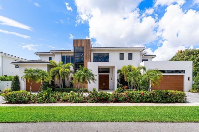 450 NE 10th Street Boca Raton, FL House Active - Photo 1 of 81. Opens carousel modal
