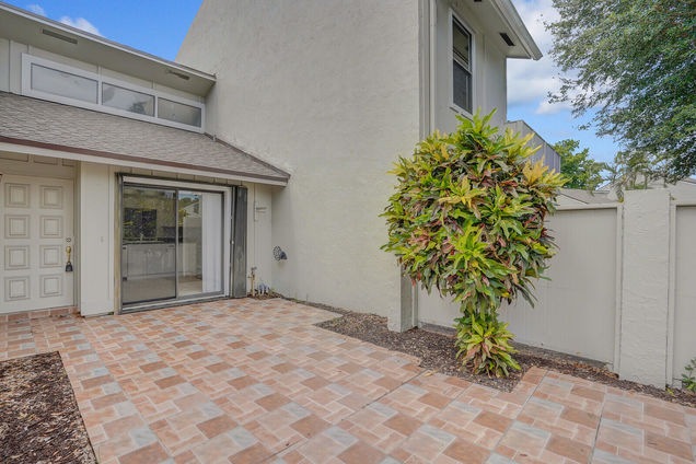 12712 Spinnaker Lane