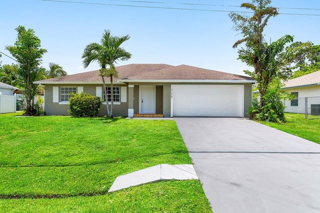 3170 SW Bridge Street Port Saint Lucie, FL House Active - Photo 1 of 34. Opens carousel modal