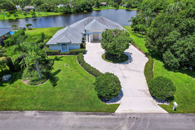 800 SE Waterside Way Stuart, FL House Active - Photo 1 of 59. Opens carousel modal