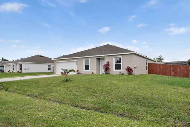 2462 SE Watercrest Street Port Saint Lucie, FL House Active - Photo 1 of 28. Opens carousel modal