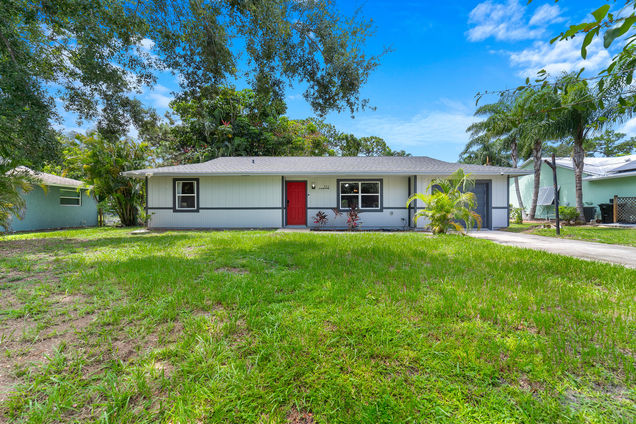 332 SE Majestic Terrace
