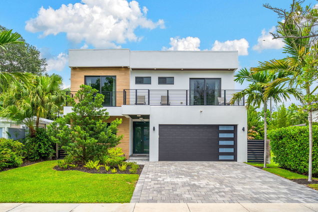 1629 NE 4th Place Fort Lauderdale, FL House Active - Photo 1 of 79. Opens carousel modal
