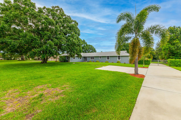 736 34th Terrace Vero Beach, FL House Active - Photo 1 of 41. Opens carousel modal