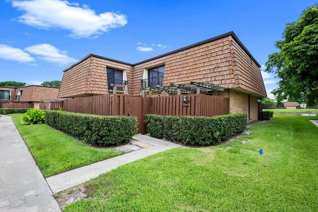 2016 20th Lane Greenacres, FL Townhouse Active - Photo 1 of 26. Opens carousel modal