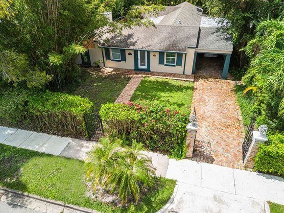 322 Valencia Road