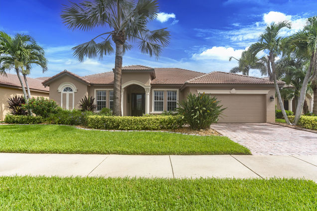 918 SW Grand Reserves Boulevard