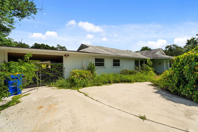 513 SW Fuge Road Stuart, FL House Active - Photo 1 of 10. Opens carousel modal