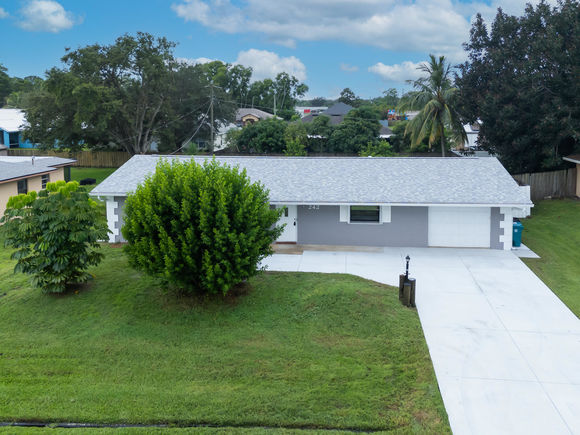 242 NW Lincoln Avenue