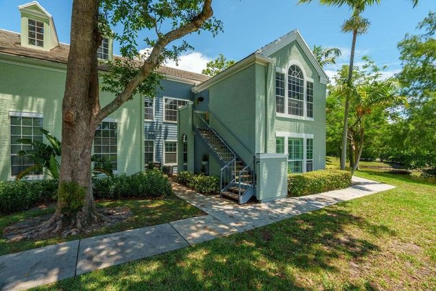 1050 Crystal Way Unit P Delray Beach, FL Condo Active - Photo 1 of 17. Opens carousel modal