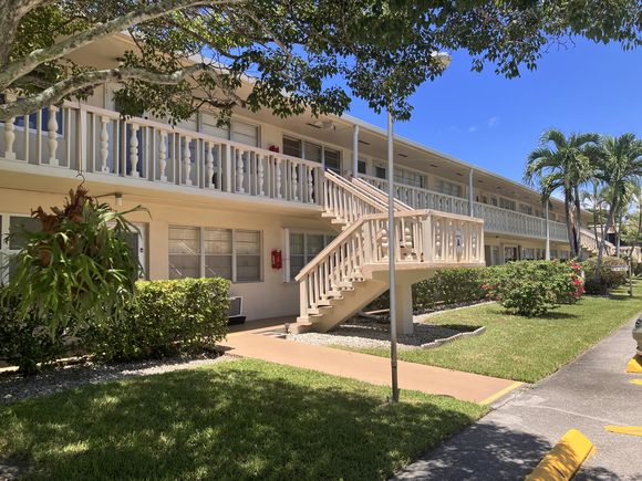 3 Dorchester A West Palm Beach, FL Condo Active - Photo 1 of 20. Opens carousel modal