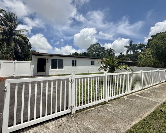 531 N 68th Terrace Hollywood, FL House Active - Photo 1 of 1. Opens carousel modal