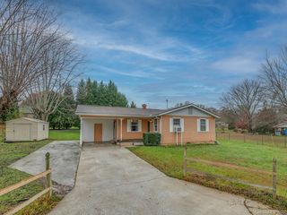 288 Forest Lawn Drive