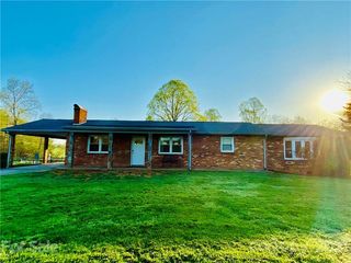 3232 Kingview Place
