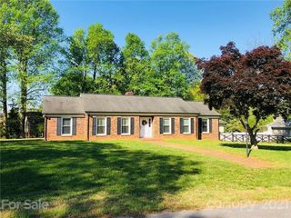 743 Fernwood Road