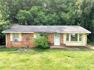 2015 Redwood Circle