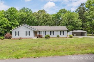 321 South Circle NW