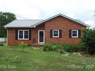 3 Colonial Avenue