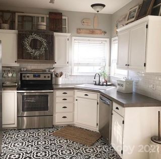 3320 Creek Trail Road