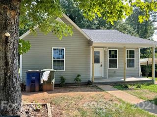 207 2nd Street NE