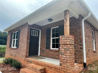 145 Simpson Drive NE
