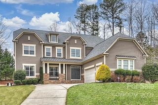 130 Lakeshore Hills Drive