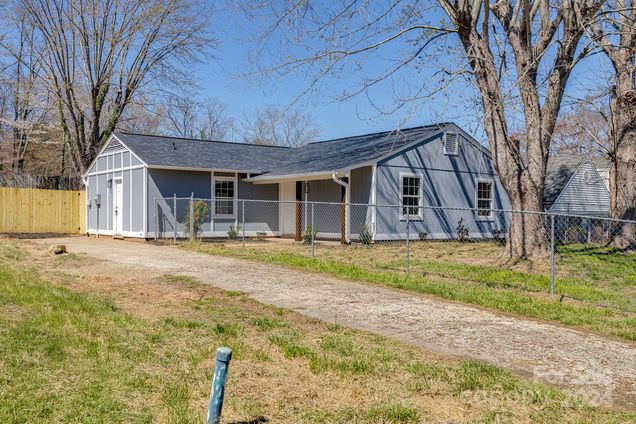 5 Melissa Court Asheville, NC House Contingent - Photo 1 of 27. Opens carousel modal