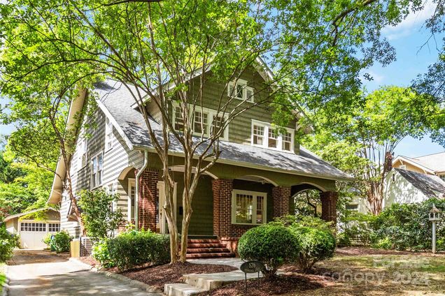 526 Hermitage Court Charlotte, NC House Active - Photo 1 of 46. Opens carousel modal