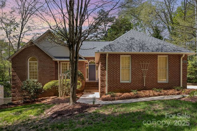 481 Patriot Court NE