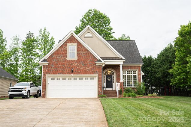 260 Ingonish Drive