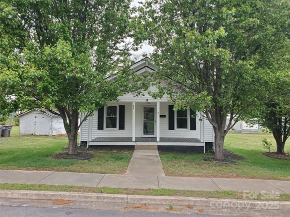 301 E 11th Street