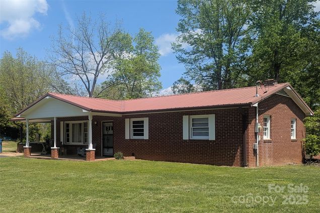 2645 Green Acres Street Lenoir, NC House Active - Photo 1 of 26. Opens carousel modal