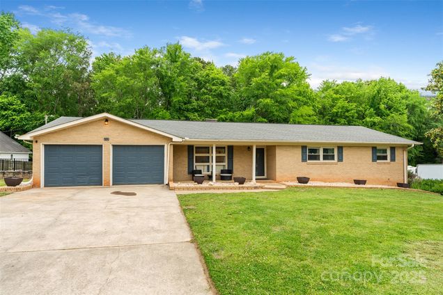 213 Lakeview Drive