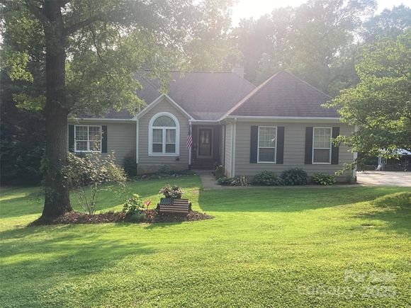 1369 Timberlane Terrace