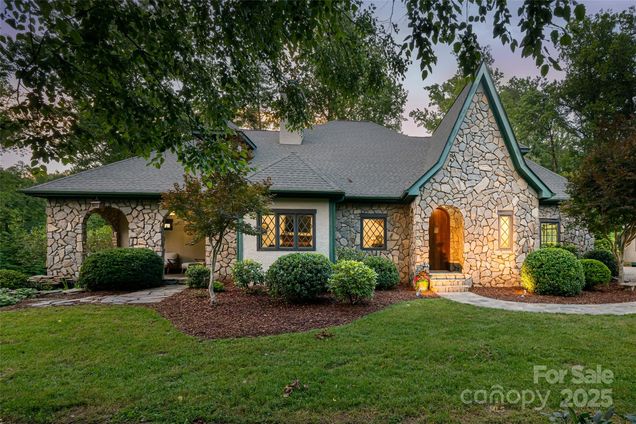 31 Sumner Place Asheville, NC House Active - Photo 1 of 48. Opens carousel modal