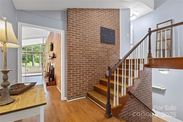 485 Summit Drive