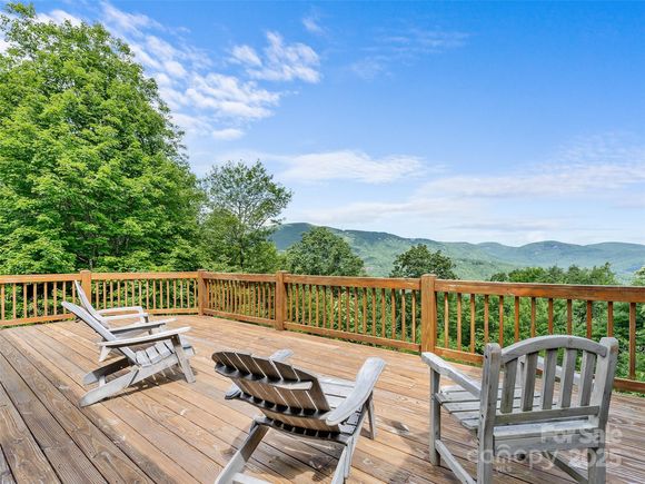 60 Lakeside Trail