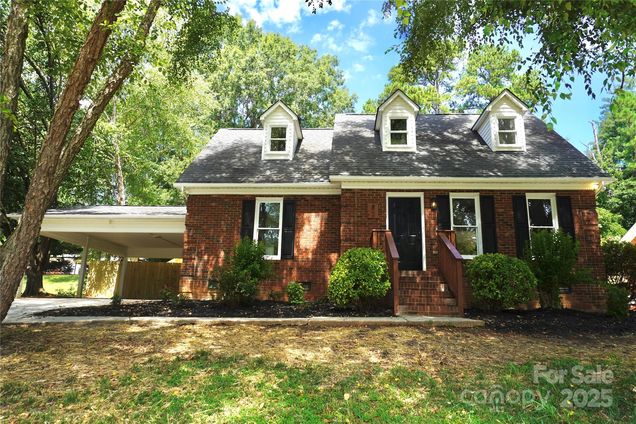 82 Paddington Drive SW