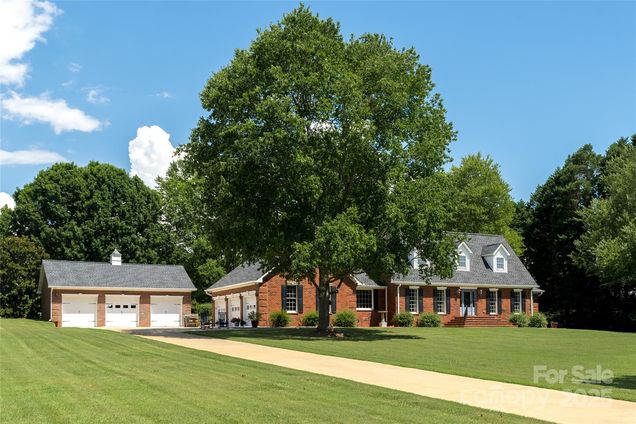 203 Queens Cove Road Mooresville, NC House Active - Photo 1 of 48. Opens carousel modal