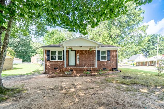 417 Town Street Landis, NC House Active - Photo 1 of 27. Opens carousel modal