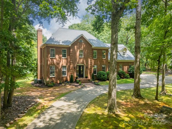 3307 Sandalwood Lane