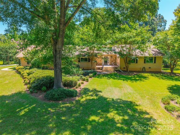 1490 Quiet Acres Circle
