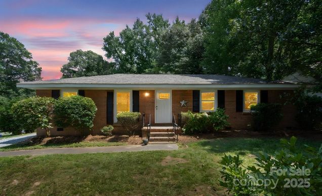 318 Cedarwood Lane