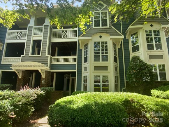 2210 Sumner Green Avenue Unit H