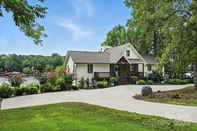 215 Barber Loop