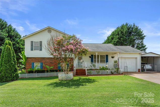 938 Lyndsey Brook Court Lincolnton, NC House Active - Photo 1 of 27. Opens carousel modal