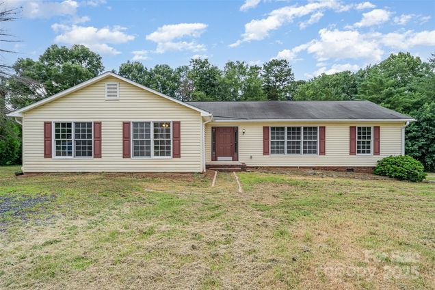 8885 Brandon Circle Concord, NC House Active - Photo 1 of 33. Opens carousel modal