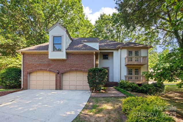 5206 Dunrobin Lane Charlotte, NC House Active - Photo 1 of 37. Opens carousel modal