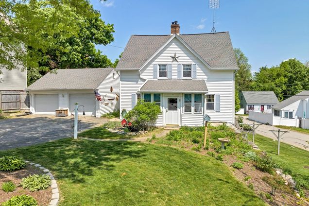 14 Old Wellington Manchester, NH House Sold - Photo 1 of 40. Opens carousel modal